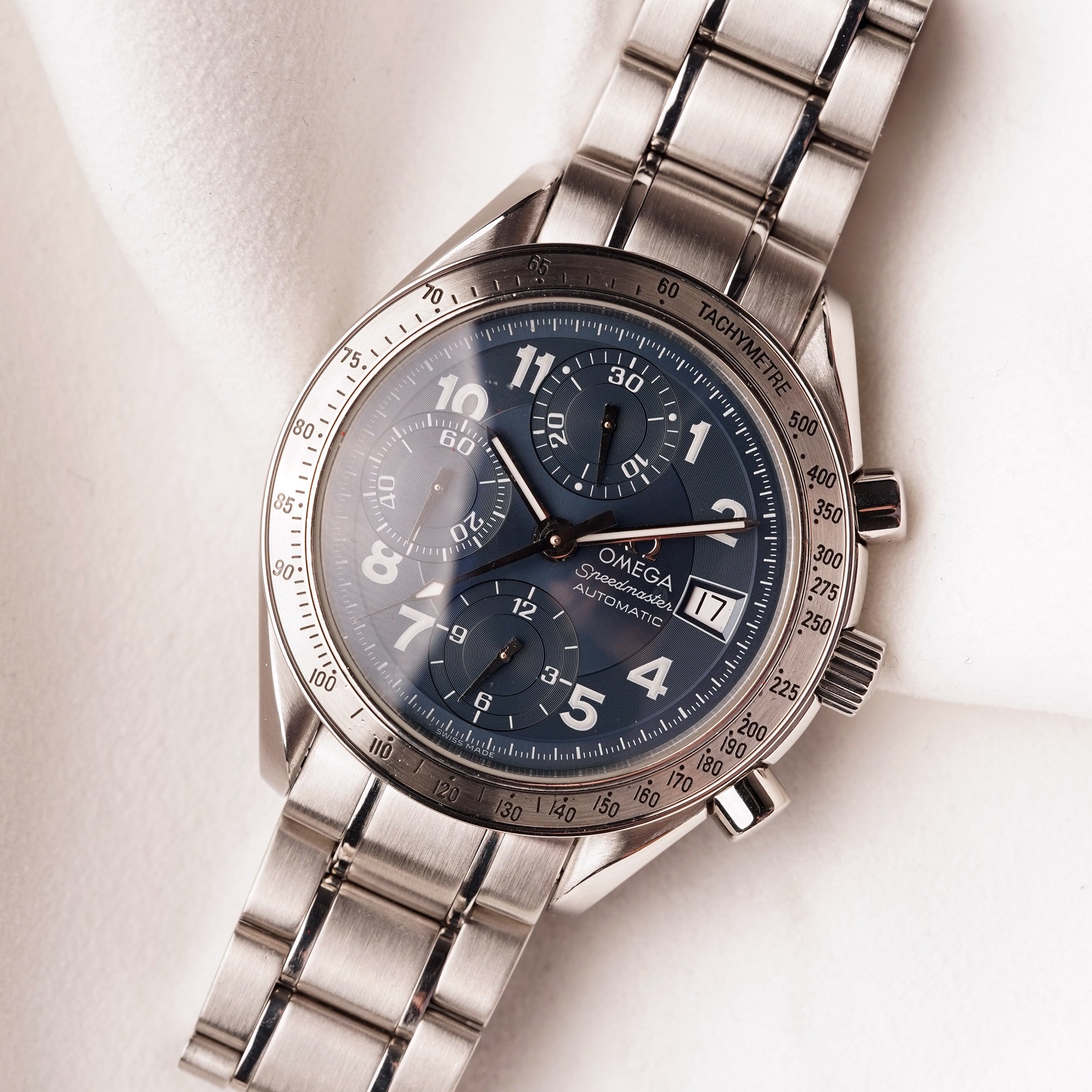 Omega Speedmaster Date, cadran bleu