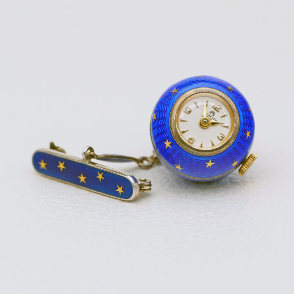montre broche